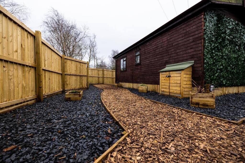 The Woodland Lodge - Wood Fired Hot Tub And Firepit Hambleton Eksteriør billede