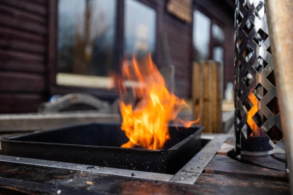 The Woodland Lodge - Wood Fired Hot Tub And Firepit Hambleton Eksteriør billede