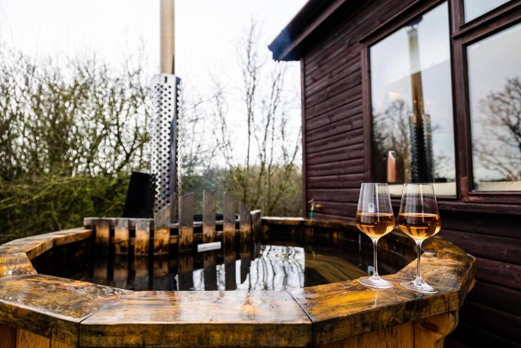 The Woodland Lodge - Wood Fired Hot Tub And Firepit Hambleton Eksteriør billede